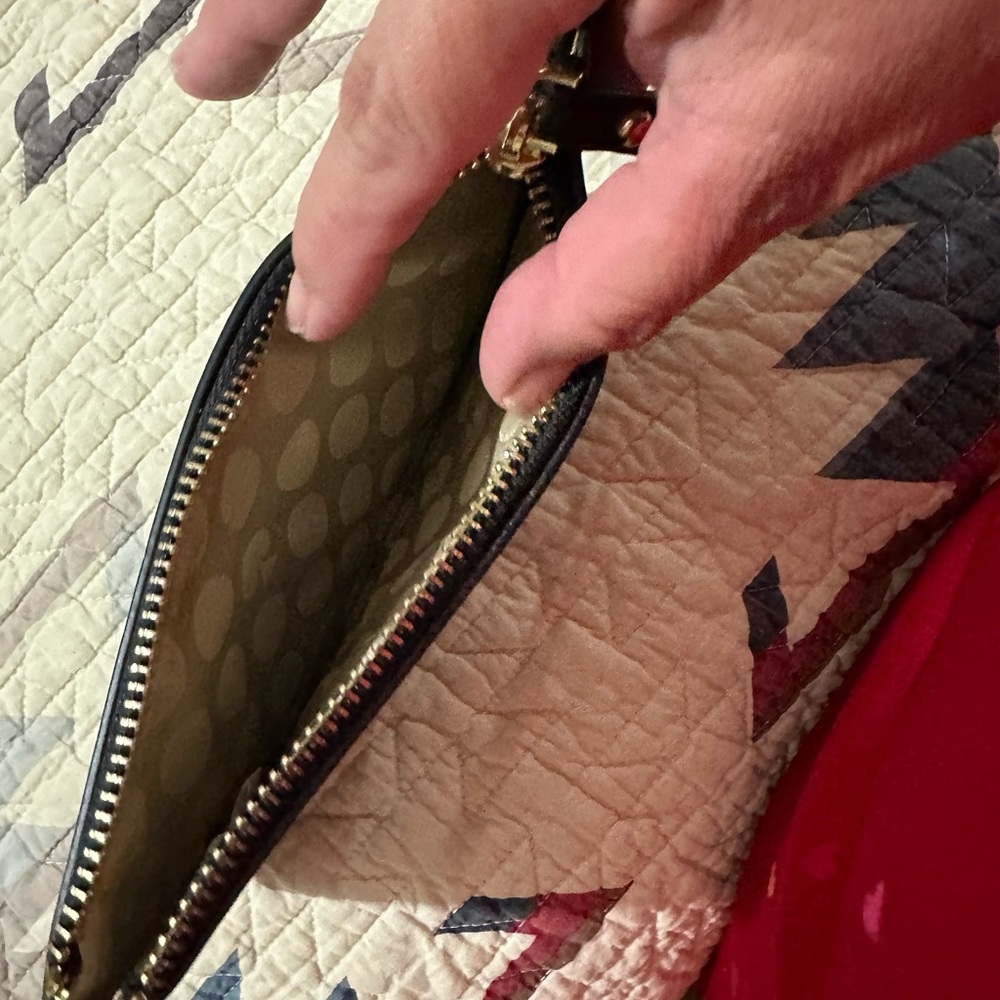 Kate Spade wristlet black new with out tags